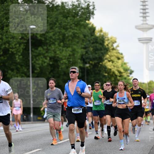 29.06.2025 - hella hamburg halbmarathon Dr. Thomas Lammeyer http://msf.ph/oto/8145993 29.06.2025 10:05:31 Kennedybrücke 1526, 1653, 2006, 2091, 2167, 2490, 2806, 2936, 2957, 3425, 3663, 3976, 4068, 4319, 4322, 4370, 5675, 6087, 6281, 0000, 6302, 6921, 6924, 7287, 7658, 7846, 8030, 8046, 8392, 8578, 8632, 8822, 9124, 9932, 10074, 10281, 10301, 10383, 10576, 10915, 11043 meine-sportfotos.de