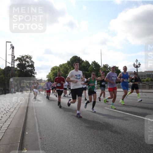 29.06.2025 - hella hamburg halbmarathon Jannik Wohlers http://msf.ph/oto/8145998 29.06.2025 09:58:44 Lombardsbrücke 1506, 1715, 1719, 1972, 2741, 2911, 3037, 3715, 4467, 4839, 5391, 5420, 5492, 6390, 6399, 6629, 7033, 7130, 7232, 7864, 8509, 8772, 8798, 9655, 9884, 10266, 10488, 10519, 11041, 11068, 11542, 11588, 11589, 11604, 11612, 11689, 12014, 12406, 12495, 12527, 12949, 13792, 13869, 15156, 15407, 15446, 15516, 15856, 15884, 16334, 16467, 17198, 17383, 17828, 18000, 18133, 18181, 18308, 18340, 18746, 18835, 19047, 19152 meine-sportfotos.de