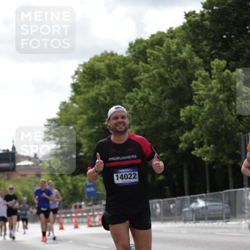 29.06.2025 - hella hamburg halbmarathon Jannik Wohlers http://msf.ph/oto/8145999 29.06.2025 10:10:40 Lombardsbrücke 1166, 1781, 2868, 4287, 5254, 5653, 7271, 7370, 8561, 10196, 12426, 12556, 12571, 12790, 12836, 14022, 14270, 15009, 15252, 17142, 17500, 19241 meine-sportfotos.de