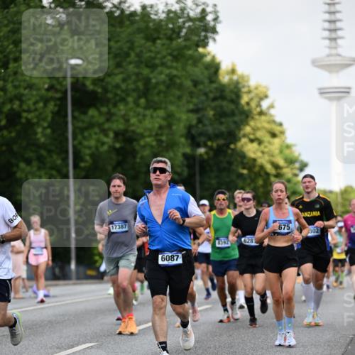 29.06.2025 - hella hamburg halbmarathon Dr. Thomas Lammeyer http://msf.ph/oto/8146002 29.06.2025 10:05:31 Kennedybrücke 1526, 1653, 2006, 2091, 2167, 2490, 2806, 2936, 2957, 3425, 3663, 3976, 4068, 4319, 4322, 4370, 5675, 6087, 6281, 0000, 6302, 6921, 6924, 7287, 7658, 7846, 8030, 8046, 8392, 8578, 8632, 8822, 9124, 9932, 10074, 10281, 10301, 10383, 10576, 10915, 11043 meine-sportfotos.de