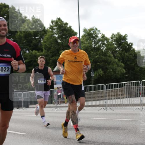 29.06.2025 - hella hamburg halbmarathon Jannik Wohlers http://msf.ph/oto/8146003 29.06.2025 10:10:41 Lombardsbrücke 1166, 1781, 2868, 4287, 5254, 5653, 7271, 7370, 8561, 10196, 12556, 12571, 12790, 12836, 14022, 14270, 15009, 15252, 17142, 17500, 19241 meine-sportfotos.de