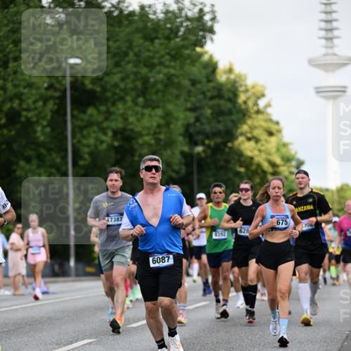 29.06.2025 - hella hamburg halbmarathon Dr. Thomas Lammeyer http://msf.ph/oto/8146006 29.06.2025 10:05:31 Kennedybrücke 1526, 1653, 2006, 2091, 2167, 2490, 2806, 2936, 2957, 3425, 3663, 3976, 4068, 4319, 4322, 4370, 5675, 6087, 6281, 0000, 6302, 6921, 6924, 7287, 7658, 7846, 8030, 8046, 8392, 8578, 8632, 8822, 9124, 9932, 10074, 10281, 10301, 10383, 10576, 10915, 11043 meine-sportfotos.de