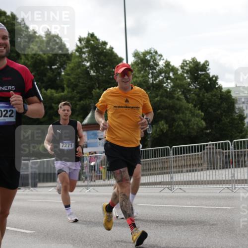 29.06.2025 - hella hamburg halbmarathon Jannik Wohlers http://msf.ph/oto/8146008 29.06.2025 10:10:41 Lombardsbrücke 1166, 1781, 2868, 4287, 5254, 5653, 7271, 7370, 8561, 10196, 12556, 12571, 12790, 12836, 14022, 14270, 15009, 15252, 17142, 17500, 19241 meine-sportfotos.de
