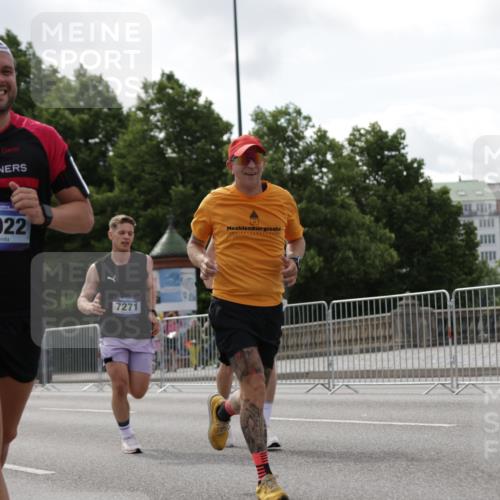 29.06.2025 - hella hamburg halbmarathon Jannik Wohlers http://msf.ph/oto/8146013 29.06.2025 10:10:41 Lombardsbrücke 1166, 1781, 2868, 4287, 5254, 5653, 7271, 7370, 8561, 10196, 12556, 12571, 12790, 12836, 14022, 14270, 15009, 15252, 17142, 17500, 19241 meine-sportfotos.de