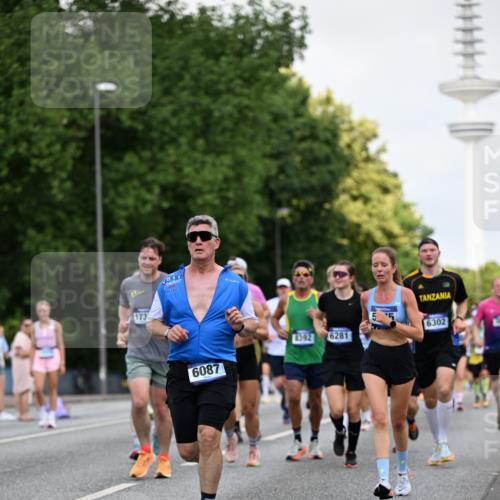 29.06.2025 - hella hamburg halbmarathon Dr. Thomas Lammeyer http://msf.ph/oto/8146014 29.06.2025 10:05:32 Kennedybrücke 1526, 1653, 1722, 2091, 2167, 2490, 2806, 2936, 2957, 3425, 3663, 3976, 4068, 4319, 4322, 4370, 5675, 6087, 6281, 0000, 6302, 6921, 6924, 7287, 7658, 7846, 8030, 8046, 8392, 8578, 8632, 8822, 9124, 9932, 10074, 10281, 10301, 10383, 10576, 10915, 11043 meine-sportfotos.de