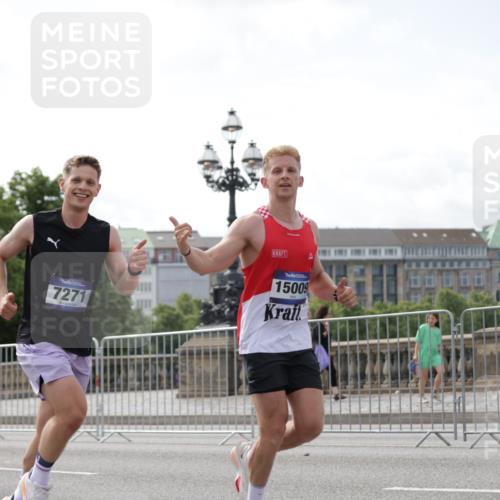 29.06.2025 - hella hamburg halbmarathon Jannik Wohlers http://msf.ph/oto/8146016 29.06.2025 10:10:42 Lombardsbrücke 1166, 1781, 2868, 4287, 5254, 5653, 7271, 7370, 8171, 8561, 10196, 11149, 12556, 12571, 12790, 12836, 14022, 14270, 15009, 15252, 15908, 17142, 17500, 19241 meine-sportfotos.de