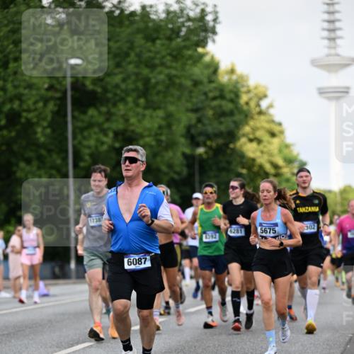 29.06.2025 - hella hamburg halbmarathon Dr. Thomas Lammeyer http://msf.ph/oto/8146020 29.06.2025 10:05:32 Kennedybrücke 1526, 1653, 1722, 2091, 2167, 2490, 2806, 2936, 2957, 3425, 3663, 3976, 4068, 4319, 4322, 4370, 5675, 6087, 6281, 0000, 6302, 6921, 6924, 7287, 7658, 7846, 8030, 8046, 8392, 8578, 8632, 8822, 9124, 9932, 10074, 10281, 10301, 10383, 10576, 10915, 11043 meine-sportfotos.de