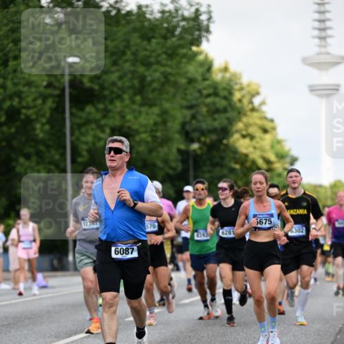 29.06.2025 - hella hamburg halbmarathon Dr. Thomas Lammeyer http://msf.ph/oto/8146023 29.06.2025 10:05:32 Kennedybrücke 1526, 1653, 1722, 2091, 2167, 2490, 2806, 2936, 2957, 3425, 3663, 3976, 4068, 4319, 4322, 4370, 5675, 6087, 6281, 0000, 6302, 6921, 6924, 7287, 7658, 7846, 8030, 8046, 8392, 8578, 8632, 8822, 9124, 9932, 10074, 10281, 10301, 10383, 10576, 10915, 11043 meine-sportfotos.de