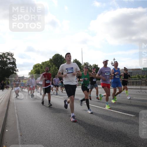 29.06.2025 - hella hamburg halbmarathon Jannik Wohlers http://msf.ph/oto/8146026 29.06.2025 09:58:45 Lombardsbrücke 1506, 1715, 1719, 1972, 2741, 2911, 3037, 3715, 4467, 4839, 5391, 5420, 5457, 5458, 5492, 6390, 6399, 7033, 7129, 7130, 7232, 7864, 8509, 8772, 8798, 9655, 9884, 10266, 10519, 11041, 11068, 11542, 11588, 11589, 11604, 11689, 12014, 12186, 12406, 12495, 12527, 12949, 13792, 13869, 15156, 15407, 15446, 15516, 15686, 15856, 15884, 16334, 16467, 17198, 17383, 17828, 18000, 18133, 18181, 18308, 18340, 18746, 18835, 19047 meine-sportfotos.de