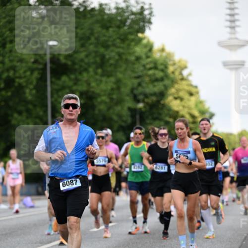 29.06.2025 - hella hamburg halbmarathon Dr. Thomas Lammeyer http://msf.ph/oto/8146028 29.06.2025 10:05:32 Kennedybrücke 1526, 1653, 1722, 2091, 2167, 2490, 2806, 2936, 2957, 3425, 3663, 3976, 4068, 4319, 4322, 4370, 5675, 6087, 6281, 0000, 6302, 6921, 6924, 7287, 7658, 7846, 8030, 8046, 8392, 8578, 8632, 8822, 9124, 9932, 10074, 10281, 10301, 10383, 10576, 10915, 11043 meine-sportfotos.de