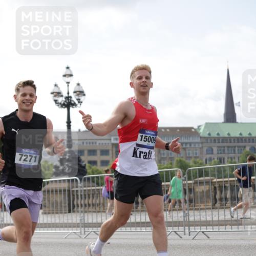29.06.2025 - hella hamburg halbmarathon Jannik Wohlers http://msf.ph/oto/8146029 29.06.2025 10:10:42 Lombardsbrücke 1166, 1781, 2868, 4287, 5254, 5653, 7271, 7370, 8171, 8561, 10196, 11149, 12556, 12571, 12790, 12836, 14022, 14270, 15009, 15252, 15908, 17142, 17500, 19241 meine-sportfotos.de