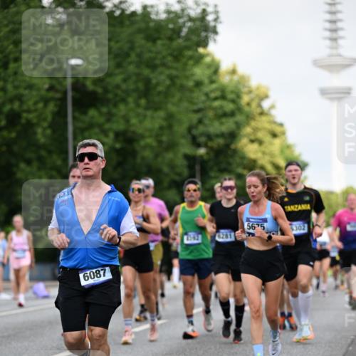 29.06.2025 - hella hamburg halbmarathon Dr. Thomas Lammeyer http://msf.ph/oto/8146033 29.06.2025 10:05:32 Kennedybrücke 1526, 1653, 1722, 2091, 2167, 2490, 2806, 2936, 2957, 3425, 3663, 3976, 4068, 4319, 4322, 4370, 5675, 6087, 6281, 0000, 6302, 6921, 6924, 7287, 7658, 7846, 8030, 8046, 8392, 8578, 8632, 8822, 9124, 9932, 10074, 10281, 10301, 10383, 10576, 10915, 11043 meine-sportfotos.de