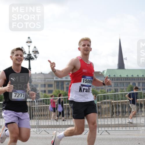 29.06.2025 - hella hamburg halbmarathon Jannik Wohlers http://msf.ph/oto/8146034 29.06.2025 10:10:42 Lombardsbrücke 1166, 1781, 2868, 4287, 5254, 5653, 7271, 7370, 8171, 8561, 10196, 11149, 12556, 12571, 12790, 12836, 14022, 14270, 15009, 15252, 15908, 17142, 17500, 19241 meine-sportfotos.de