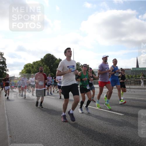 29.06.2025 - hella hamburg halbmarathon Jannik Wohlers http://msf.ph/oto/8146037 29.06.2025 09:58:45 Lombardsbrücke 1506, 1715, 1719, 1972, 2741, 2911, 3037, 3715, 4467, 4839, 5391, 5420, 5457, 5458, 5492, 6390, 6399, 7033, 7129, 7130, 7232, 7864, 8509, 8772, 8798, 9655, 9884, 10266, 10519, 11041, 11068, 11542, 11588, 11589, 11604, 11689, 12014, 12186, 12406, 12495, 12527, 12949, 13792, 13869, 15156, 15407, 15446, 15516, 15686, 15856, 15884, 16334, 16467, 17198, 17383, 17828, 18000, 18133, 18181, 18308, 18340, 18746, 18835, 19047 meine-sportfotos.de