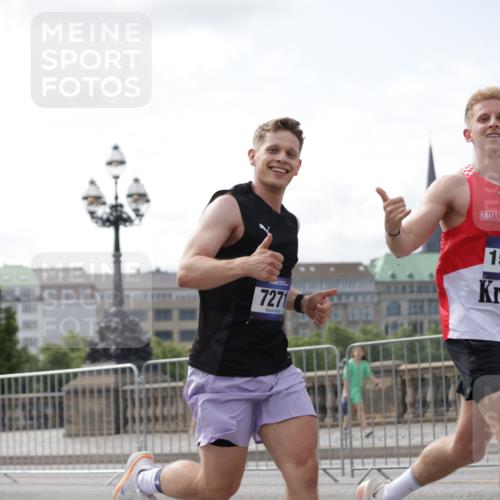 29.06.2025 - hella hamburg halbmarathon Jannik Wohlers http://msf.ph/oto/8146040 29.06.2025 10:10:43 Lombardsbrücke 1723, 1781, 2868, 4287, 5254, 5653, 7271, 7370, 8171, 8206, 8207, 8561, 10196, 11149, 12556, 12571, 12790, 12836, 14022, 14270, 15009, 15252, 15908, 17142, 17500, 19241 meine-sportfotos.de