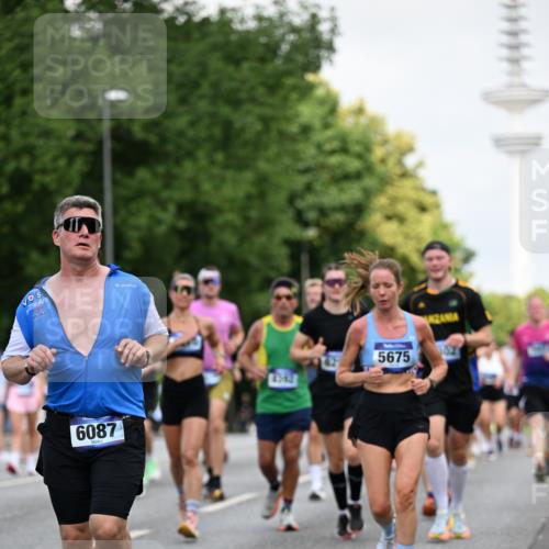 29.06.2025 - hella hamburg halbmarathon Dr. Thomas Lammeyer http://msf.ph/oto/8146044 29.06.2025 10:05:33 Kennedybrücke 1526, 1653, 1722, 1724, 2091, 2167, 2490, 2806, 2936, 2957, 3425, 3663, 3976, 4319, 4322, 4370, 5675, 6087, 6281, 0000, 6302, 6921, 6924, 7287, 7658, 7846, 8030, 8046, 8191, 8392, 8578, 8632, 8822, 9932, 10074, 10281, 10301, 10576, 10915, 11043 meine-sportfotos.de