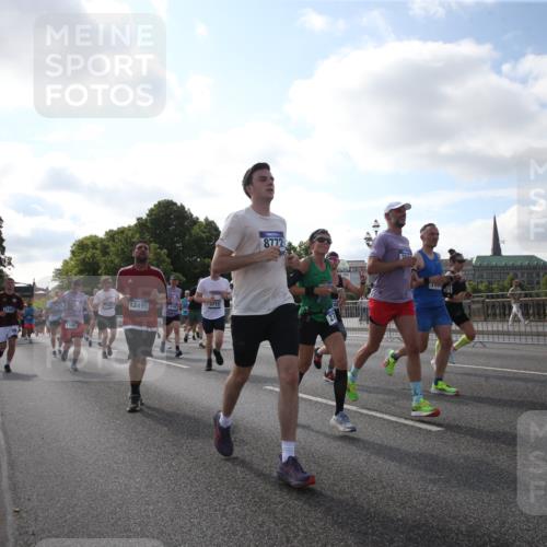 29.06.2025 - hella hamburg halbmarathon Jannik Wohlers http://msf.ph/oto/8146046 29.06.2025 09:58:45 Lombardsbrücke 1506, 1715, 1719, 1972, 2741, 2911, 3037, 3715, 4467, 4839, 5391, 5420, 5457, 5458, 5492, 6390, 6399, 7033, 7129, 7130, 7232, 7864, 8509, 8772, 8798, 9655, 9884, 10266, 10519, 11041, 11068, 11542, 11588, 11589, 11604, 11689, 12014, 12186, 12406, 12495, 12527, 12949, 13792, 13869, 15156, 15407, 15446, 15516, 15686, 15856, 15884, 16334, 16467, 17198, 17383, 17828, 18000, 18133, 18181, 18308, 18340, 18746, 18835, 19047 meine-sportfotos.de