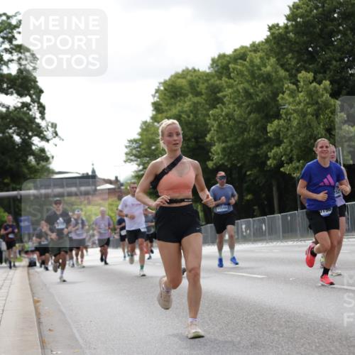 29.06.2025 - hella hamburg halbmarathon Jannik Wohlers http://msf.ph/oto/8146052 29.06.2025 10:10:45 Lombardsbrücke 1723, 2868, 3837, 4287, 5254, 5653, 7271, 7370, 8171, 8206, 8207, 8561, 9119, 10196, 11149, 12556, 12571, 12790, 12836, 13603, 14022, 14149, 15009, 15252, 15908, 16383, 17142, 17500, 19241 meine-sportfotos.de