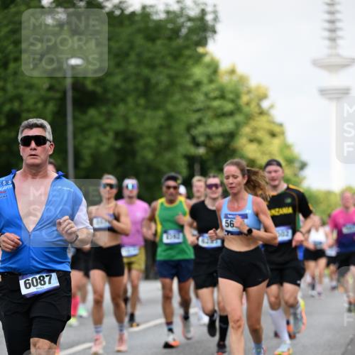 29.06.2025 - hella hamburg halbmarathon Dr. Thomas Lammeyer http://msf.ph/oto/8146056 29.06.2025 10:05:33 Kennedybrücke 1526, 1653, 1722, 1724, 2091, 2167, 2490, 2806, 2936, 2957, 3425, 3663, 3976, 4319, 4322, 4370, 5675, 6087, 6281, 0000, 6302, 6921, 6924, 7287, 7658, 7846, 8030, 8046, 8191, 8392, 8578, 8632, 8822, 9932, 10074, 10281, 10301, 10576, 10915, 11043 meine-sportfotos.de