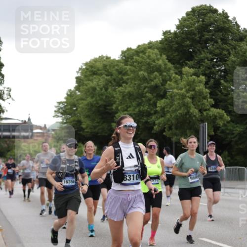 29.06.2025 - hella hamburg halbmarathon Jannik Wohlers http://msf.ph/oto/8146057 29.06.2025 10:47:28 Lombardsbrücke 1045, 1246, 1392, 1618, 1639, 1926, 2163, 2197, 2491, 2545, 2704, 2790, 3049, 4856, 5886, 7240, 7427, 7916, 8077, 8310, 8774, 9356, 9696, 9697, 10658, 10777, 10991, 11802, 11909, 11923, 12157, 12412, 12431, 12432, 12480, 12582, 13399, 14222, 14800, 15030, 15357, 15541, 15688, 15730, 16305, 16356, 17562, 17563, 19062 meine-sportfotos.de