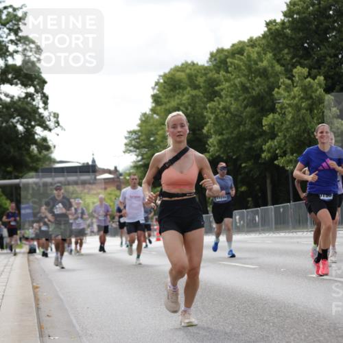 29.06.2025 - hella hamburg halbmarathon Jannik Wohlers http://msf.ph/oto/8146060 29.06.2025 10:10:45 Lombardsbrücke 1723, 2868, 3837, 4287, 5254, 5653, 7271, 7370, 8171, 8206, 8207, 8561, 9119, 10196, 11149, 12556, 12571, 12790, 12836, 13603, 14022, 14149, 15009, 15252, 15908, 16383, 17142, 17500, 19241 meine-sportfotos.de