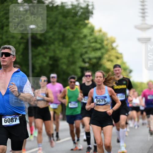 29.06.2025 - hella hamburg halbmarathon Dr. Thomas Lammeyer http://msf.ph/oto/8146062 29.06.2025 10:05:33 Kennedybrücke 1526, 1653, 1722, 1724, 2091, 2167, 2490, 2806, 2936, 2957, 3425, 3663, 3976, 4319, 4322, 4370, 5675, 6087, 6281, 0000, 6302, 6921, 6924, 7287, 7658, 7846, 8030, 8046, 8191, 8392, 8578, 8632, 8822, 9932, 10074, 10281, 10301, 10576, 10915, 11043 meine-sportfotos.de