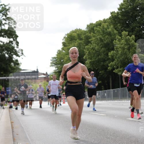29.06.2025 - hella hamburg halbmarathon Jannik Wohlers http://msf.ph/oto/8146063 29.06.2025 10:10:45 Lombardsbrücke 1723, 2868, 3837, 4287, 5254, 5653, 7271, 7370, 8171, 8206, 8207, 8561, 9119, 10196, 11149, 12556, 12571, 12790, 12836, 13603, 14022, 14149, 15009, 15252, 15908, 16383, 17142, 17500, 19241 meine-sportfotos.de