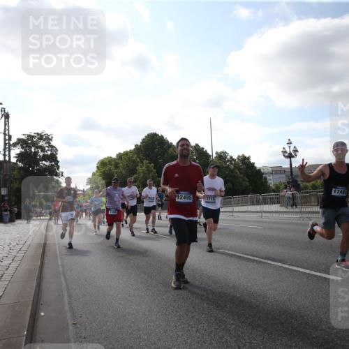 29.06.2025 - hella hamburg halbmarathon Jannik Wohlers http://msf.ph/oto/8146066 29.06.2025 09:58:46 Lombardsbrücke 1506, 1715, 1719, 1972, 2741, 2911, 3037, 3715, 4467, 4839, 5391, 5420, 5457, 5458, 5492, 5866, 6390, 6399, 7033, 7129, 7130, 7232, 7864, 8509, 8772, 8798, 9884, 10266, 10519, 11041, 11068, 11542, 11588, 11589, 11604, 11689, 12014, 12186, 12406, 12495, 12527, 12949, 13792, 13869, 15156, 15407, 15446, 15686, 15856, 15884, 16334, 16467, 16868, 17198, 17383, 18133, 18181, 18308, 18340, 18746, 18835, 19047 meine-sportfotos.de