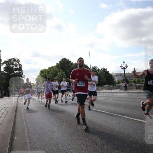 29.06.2025 - hella hamburg halbmarathon Jannik Wohlers http://msf.ph/oto/8146074 29.06.2025 09:58:46 Lombardsbrücke 1506, 1715, 1719, 1972, 2741, 2911, 3037, 3715, 4467, 4839, 5391, 5420, 5457, 5458, 5492, 5866, 6390, 6399, 7033, 7129, 7130, 7232, 7864, 8509, 8772, 8798, 9884, 10266, 10519, 11041, 11068, 11542, 11588, 11589, 11604, 11689, 12014, 12186, 12406, 12495, 12527, 12949, 13792, 13869, 15156, 15407, 15446, 15686, 15856, 15884, 16334, 16467, 16868, 17198, 17383, 18133, 18181, 18308, 18340, 18746, 18835, 19047 meine-sportfotos.de
