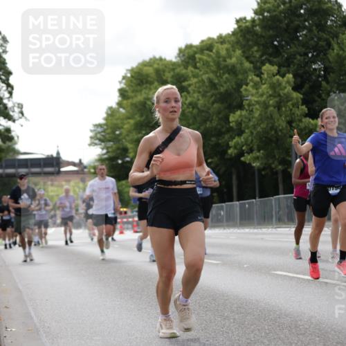 29.06.2025 - hella hamburg halbmarathon Jannik Wohlers http://msf.ph/oto/8146080 29.06.2025 10:10:45 Lombardsbrücke 1723, 2868, 3837, 4287, 5254, 5653, 7271, 7370, 8171, 8206, 8207, 8561, 9119, 10196, 11149, 12556, 12571, 12790, 12836, 13603, 14022, 14149, 15009, 15252, 15908, 16383, 17142, 17500, 19241 meine-sportfotos.de