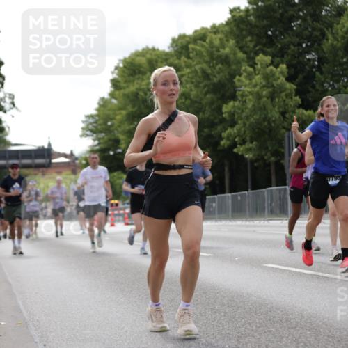 29.06.2025 - hella hamburg halbmarathon Jannik Wohlers http://msf.ph/oto/8146084 29.06.2025 10:10:45 Lombardsbrücke 1723, 2868, 3837, 4287, 5254, 5653, 7271, 7370, 8171, 8206, 8207, 8561, 9119, 10196, 11149, 12556, 12571, 12790, 12836, 13603, 14022, 14149, 15009, 15252, 15908, 16383, 17142, 17500, 19241 meine-sportfotos.de