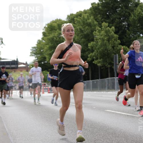 29.06.2025 - hella hamburg halbmarathon Jannik Wohlers http://msf.ph/oto/8146087 29.06.2025 10:10:45 Lombardsbrücke 1723, 2868, 3837, 4287, 5254, 5653, 7271, 7370, 8171, 8206, 8207, 8561, 9119, 10196, 11149, 12556, 12571, 12790, 12836, 13603, 14022, 14149, 15009, 15252, 15908, 16383, 17142, 17500, 19241 meine-sportfotos.de