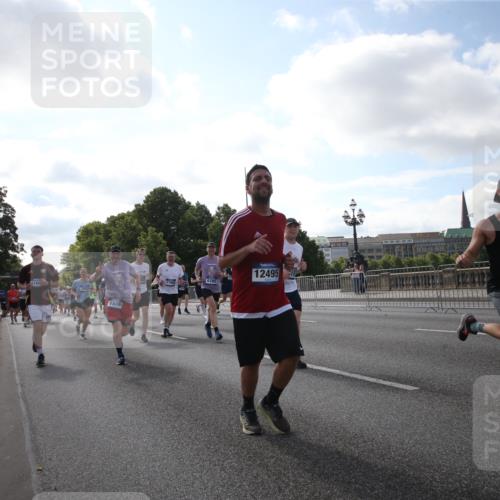 29.06.2025 - hella hamburg halbmarathon Jannik Wohlers http://msf.ph/oto/8146091 29.06.2025 09:58:46 Lombardsbrücke 1506, 1715, 1719, 1972, 2741, 2911, 3037, 3715, 4467, 4839, 5391, 5420, 5457, 5458, 5492, 5866, 6390, 6399, 7033, 7129, 7130, 7232, 7864, 8509, 8772, 8798, 9884, 10266, 10519, 11041, 11068, 11542, 11588, 11589, 11604, 11689, 12014, 12186, 12406, 12495, 12527, 12949, 13792, 13869, 15156, 15407, 15446, 15686, 15856, 15884, 16334, 16467, 16868, 17198, 17383, 18133, 18181, 18308, 18340, 18746, 18835, 19047 meine-sportfotos.de