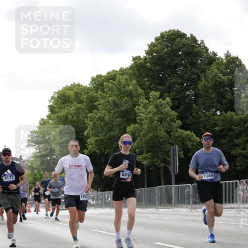 29.06.2025 - hella hamburg halbmarathon Jannik Wohlers http://msf.ph/oto/8146092 29.06.2025 10:10:47 Lombardsbrücke 1723, 2868, 3837, 4287, 5254, 5653, 7271, 8171, 8206, 8207, 8368, 8561, 9119, 10196, 11149, 12286, 12556, 12571, 12836, 13603, 14022, 14149, 15009, 15252, 15908, 16383, 17142, 17500, 17787, 19241 meine-sportfotos.de