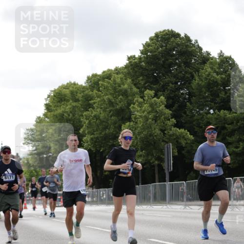 29.06.2025 - hella hamburg halbmarathon Jannik Wohlers http://msf.ph/oto/8146102 29.06.2025 10:10:47 Lombardsbrücke 1723, 2868, 3837, 4287, 5254, 5653, 7271, 8171, 8206, 8207, 8368, 8561, 9119, 10196, 11149, 12286, 12556, 12571, 12836, 13603, 14022, 14149, 15009, 15252, 15908, 16383, 17142, 17500, 17787, 19241 meine-sportfotos.de