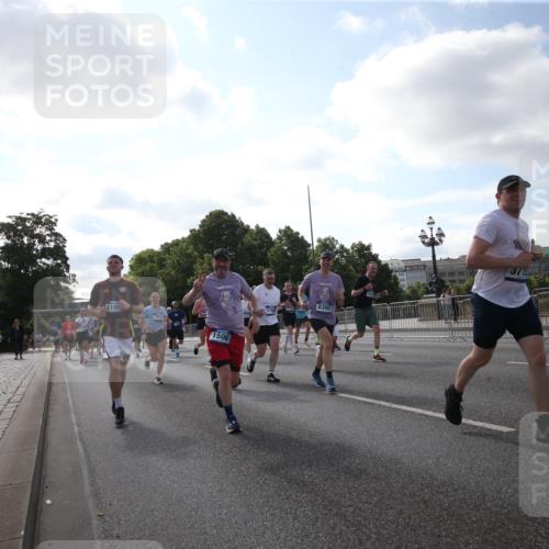 29.06.2025 - hella hamburg halbmarathon Jannik Wohlers http://msf.ph/oto/8146108 29.06.2025 09:58:47 Lombardsbrücke 1506, 1715, 1719, 1972, 2741, 2911, 3037, 3112, 3715, 4467, 4839, 5391, 5420, 5457, 5458, 5492, 5866, 6390, 6399, 7033, 7129, 7130, 7232, 7395, 7864, 8509, 8772, 8798, 9884, 10266, 10519, 11041, 11068, 11542, 11588, 11589, 11604, 11625, 11689, 12014, 12186, 12406, 12495, 12527, 12949, 13792, 13869, 15156, 15407, 15446, 15686, 15856, 15884, 16334, 16467, 16868, 17198, 17383, 18133, 18181, 18746, 18835, 19047 meine-sportfotos.de