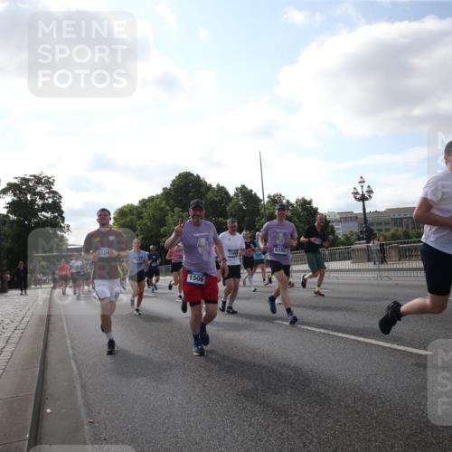 29.06.2025 - hella hamburg halbmarathon Jannik Wohlers http://msf.ph/oto/8146111 29.06.2025 09:58:47 Lombardsbrücke 1506, 1715, 1719, 1972, 2741, 2911, 3037, 3112, 3715, 4467, 4839, 5391, 5420, 5457, 5458, 5492, 5866, 6390, 6399, 7033, 7129, 7130, 7232, 7395, 7864, 8509, 8772, 8798, 9884, 10266, 10519, 11041, 11068, 11542, 11588, 11589, 11604, 11625, 11689, 12014, 12186, 12406, 12495, 12527, 12949, 13792, 13869, 15156, 15407, 15446, 15686, 15856, 15884, 16334, 16467, 16868, 17198, 17383, 18133, 18181, 18746, 18835, 19047 meine-sportfotos.de