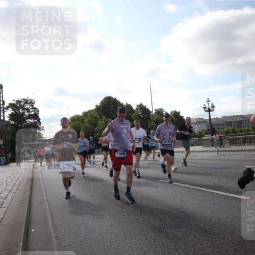 29.06.2025 - hella hamburg halbmarathon Jannik Wohlers http://msf.ph/oto/8146116 29.06.2025 09:58:47 Lombardsbrücke 1506, 1715, 1719, 1972, 2741, 2911, 3037, 3112, 3715, 4467, 4839, 5391, 5420, 5457, 5458, 5492, 5866, 6390, 6399, 7033, 7129, 7130, 7232, 7395, 7864, 8509, 8772, 8798, 9884, 10266, 10519, 11041, 11068, 11542, 11588, 11589, 11604, 11625, 11689, 12014, 12186, 12406, 12495, 12527, 12949, 13792, 13869, 15156, 15407, 15446, 15686, 15856, 15884, 16334, 16467, 16868, 17198, 17383, 18133, 18181, 18746, 18835, 19047 meine-sportfotos.de