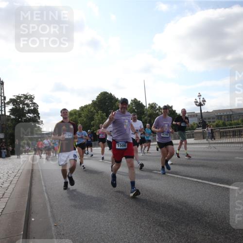 29.06.2025 - hella hamburg halbmarathon Jannik Wohlers http://msf.ph/oto/8146122 29.06.2025 09:58:47 Lombardsbrücke 1506, 1715, 1719, 1972, 2741, 2911, 3037, 3112, 3715, 4467, 4839, 5391, 5420, 5457, 5458, 5492, 5866, 6390, 6399, 7033, 7129, 7130, 7232, 7395, 7864, 8509, 8772, 8798, 9884, 10266, 10519, 11041, 11068, 11542, 11588, 11589, 11604, 11625, 11689, 12014, 12186, 12406, 12495, 12527, 12949, 13792, 13869, 15156, 15407, 15446, 15686, 15856, 15884, 16334, 16467, 16868, 17198, 17383, 18133, 18181, 18746, 18835, 19047 meine-sportfotos.de