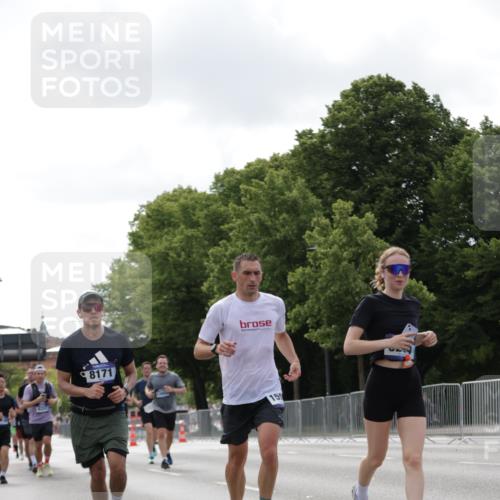 29.06.2025 - hella hamburg halbmarathon Jannik Wohlers http://msf.ph/oto/8146137 29.06.2025 10:10:48 Lombardsbrücke 1723, 2868, 3837, 4287, 5254, 5653, 7271, 8171, 8206, 8207, 8368, 8561, 9119, 10196, 11149, 12286, 12556, 12571, 12836, 13603, 14022, 14149, 15009, 15252, 15908, 16383, 17142, 17500, 17787, 19241 meine-sportfotos.de