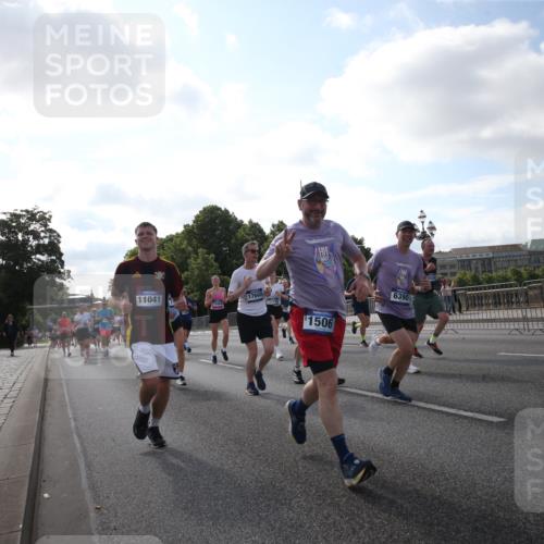 29.06.2025 - hella hamburg halbmarathon Jannik Wohlers http://msf.ph/oto/8146140 29.06.2025 09:58:47 Lombardsbrücke 1506, 1715, 1719, 1972, 2741, 2911, 3037, 3112, 3715, 4467, 4839, 5391, 5420, 5457, 5458, 5492, 5866, 6390, 6399, 7033, 7129, 7130, 7232, 7395, 7864, 8509, 8772, 8798, 9884, 10266, 10519, 11041, 11068, 11542, 11588, 11589, 11604, 11625, 11689, 12014, 12186, 12406, 12495, 12527, 12949, 13792, 13869, 15156, 15407, 15446, 15686, 15856, 15884, 16334, 16467, 16868, 17198, 17383, 18133, 18181, 18746, 18835, 19047 meine-sportfotos.de