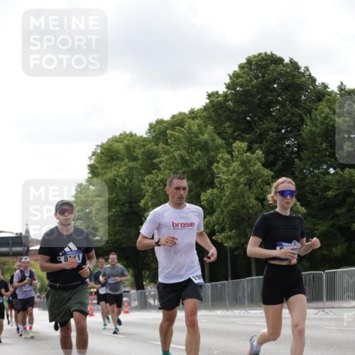 29.06.2025 - hella hamburg halbmarathon Jannik Wohlers http://msf.ph/oto/8146142 29.06.2025 10:10:48 Lombardsbrücke 1723, 2868, 3837, 4287, 5254, 5653, 7271, 8171, 8206, 8207, 8368, 8561, 9119, 10196, 11149, 12286, 12556, 12571, 12836, 13603, 14022, 14149, 15009, 15252, 15908, 16383, 17142, 17500, 17787, 19241 meine-sportfotos.de