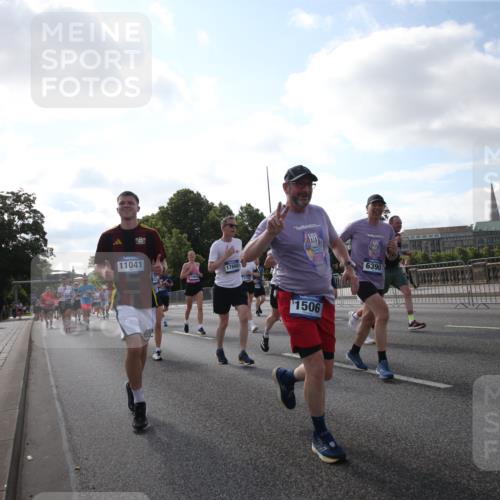 29.06.2025 - hella hamburg halbmarathon Jannik Wohlers http://msf.ph/oto/8146145 29.06.2025 09:58:47 Lombardsbrücke 1506, 1715, 1719, 1972, 2741, 2911, 3037, 3112, 3715, 4467, 4839, 5391, 5420, 5457, 5458, 5492, 5866, 6390, 6399, 7033, 7129, 7130, 7232, 7395, 7864, 8509, 8772, 8798, 9884, 10266, 10519, 11041, 11068, 11542, 11588, 11589, 11604, 11625, 11689, 12014, 12186, 12406, 12495, 12527, 12949, 13792, 13869, 15156, 15407, 15446, 15686, 15856, 15884, 16334, 16467, 16868, 17198, 17383, 18133, 18181, 18746, 18835, 19047 meine-sportfotos.de