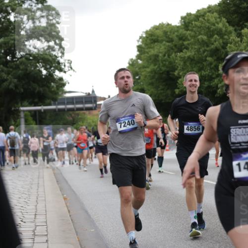 29.06.2025 - hella hamburg halbmarathon Jannik Wohlers http://msf.ph/oto/8146149 29.06.2025 10:47:32 Lombardsbrücke 1246, 1392, 1618, 1639, 1701, 1926, 2163, 2197, 2491, 2545, 3049, 3468, 4327, 4856, 5886, 7240, 7393, 7394, 7427, 7916, 8077, 8310, 8774, 9356, 9696, 9697, 10658, 10777, 10794, 11548, 11909, 11923, 12157, 12412, 12480, 12582, 13399, 14222, 14800, 15030, 15357, 15541, 15688, 15730, 16356, 16722, 17325, 17339, 17562, 17563, 17957, 18001, 18262, 18352, 19062, 19101 meine-sportfotos.de