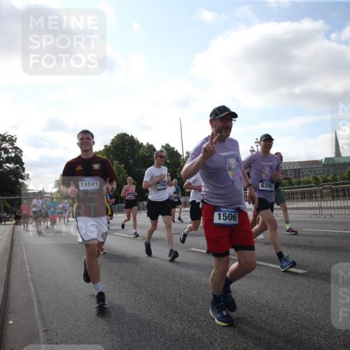 29.06.2025 - hella hamburg halbmarathon Jannik Wohlers http://msf.ph/oto/8146150 29.06.2025 09:58:47 Lombardsbrücke 1506, 1715, 1719, 1972, 2741, 2911, 3037, 3112, 3715, 4467, 4839, 5391, 5420, 5457, 5458, 5492, 5866, 6390, 6399, 7033, 7129, 7130, 7232, 7395, 7864, 8509, 8772, 8798, 9884, 10266, 10519, 11041, 11068, 11542, 11588, 11589, 11604, 11625, 11689, 12014, 12186, 12406, 12495, 12527, 12949, 13792, 13869, 15156, 15407, 15446, 15686, 15856, 15884, 16334, 16467, 16868, 17198, 17383, 18133, 18181, 18746, 18835, 19047 meine-sportfotos.de