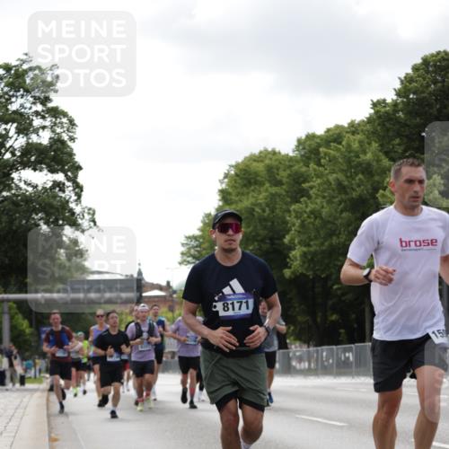 29.06.2025 - hella hamburg halbmarathon Jannik Wohlers http://msf.ph/oto/8146153 29.06.2025 10:10:49 Lombardsbrücke 1723, 2868, 3837, 4287, 5254, 5653, 7271, 8171, 8206, 8207, 8368, 8561, 9119, 10196, 11149, 12286, 12571, 12836, 13603, 14022, 14149, 15009, 15252, 15908, 16383, 17142, 17500, 17787, 19172, 19241 meine-sportfotos.de