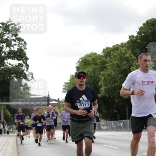 29.06.2025 - hella hamburg halbmarathon Jannik Wohlers http://msf.ph/oto/8146162 29.06.2025 10:10:49 Lombardsbrücke 1723, 2868, 3837, 4287, 5254, 5653, 7271, 8171, 8206, 8207, 8368, 8561, 9119, 10196, 11149, 12286, 12571, 12836, 13603, 14022, 14149, 15009, 15252, 15908, 16383, 17142, 17500, 17787, 19172, 19241 meine-sportfotos.de