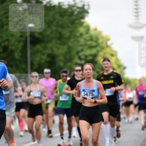 29.06.2025 - hella hamburg halbmarathon Dr. Thomas Lammeyer http://msf.ph/oto/8146165 29.06.2025 10:05:34 Kennedybrücke 1526, 1653, 1722, 1724, 2091, 2167, 2490, 2806, 2936, 2957, 3425, 3663, 3976, 4319, 4322, 4370, 5675, 6087, 6281, 0000, 6302, 6921, 6924, 7287, 7658, 7846, 8030, 8046, 8191, 8392, 8578, 8632, 8822, 8926, 10074, 10281, 10301, 10576, 10915, 11043 meine-sportfotos.de