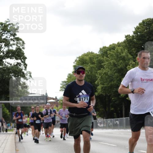 29.06.2025 - hella hamburg halbmarathon Jannik Wohlers http://msf.ph/oto/8146167 29.06.2025 10:10:49 Lombardsbrücke 1723, 2868, 3837, 4287, 5254, 5653, 7271, 8171, 8206, 8207, 8368, 8561, 9119, 10196, 11149, 12286, 12571, 12836, 13603, 14022, 14149, 15009, 15252, 15908, 16383, 17142, 17500, 17787, 19172, 19241 meine-sportfotos.de