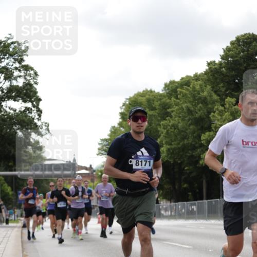 29.06.2025 - hella hamburg halbmarathon Jannik Wohlers http://msf.ph/oto/8146176 29.06.2025 10:10:49 Lombardsbrücke 1723, 2868, 3837, 4287, 5254, 5653, 7271, 8171, 8206, 8207, 8368, 8561, 9119, 10196, 11149, 12286, 12571, 12836, 13603, 14022, 14149, 15009, 15252, 15908, 16383, 17142, 17500, 17787, 19172, 19241 meine-sportfotos.de